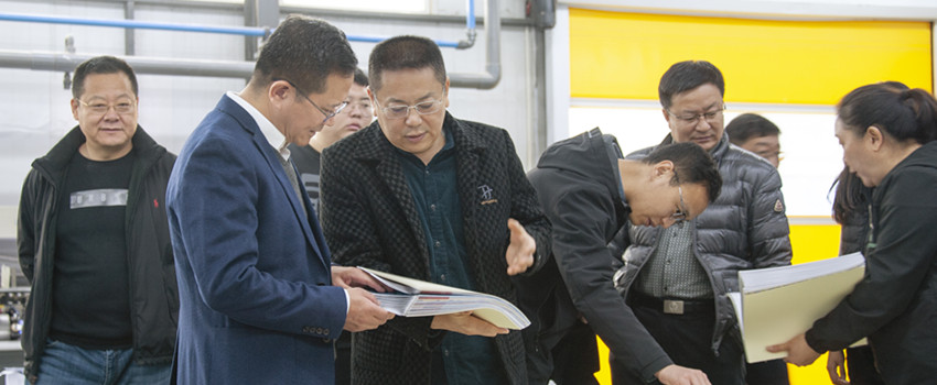 侯景濱走訪印刷、影像市場